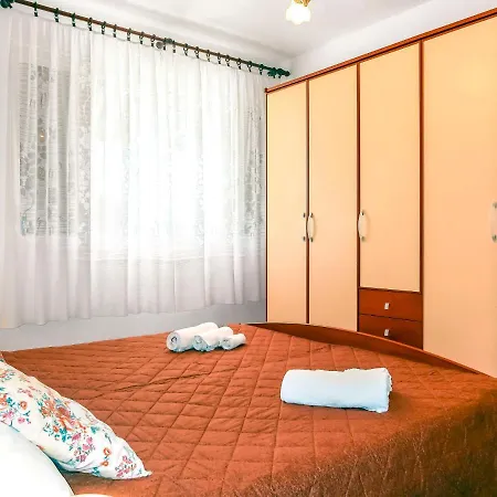 Apartment Manestar - Ckv221 By Interhome