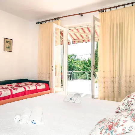 Manestar-2 By Interhome